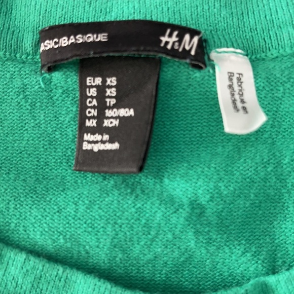 H&M button up green sweater size XS. - Picture 2 of 3